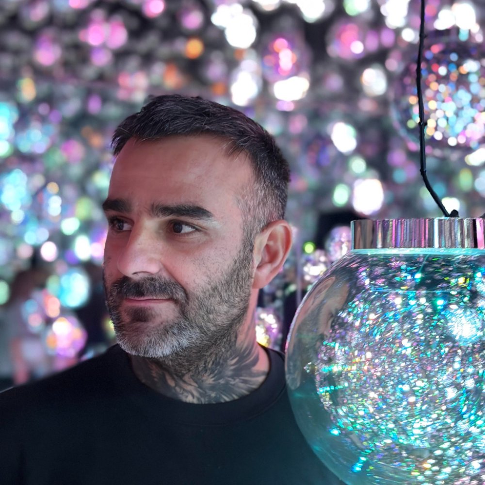 Portrait of Julien Jimenez, founder of StallBookr